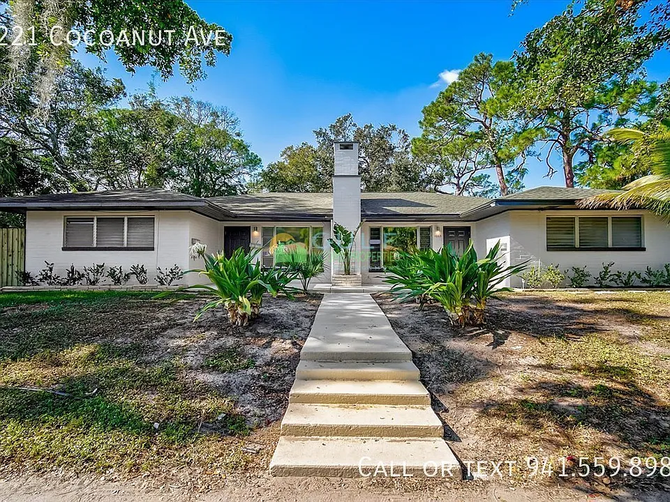 1221 Cocoanut Ave