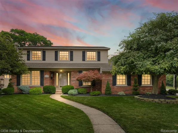 16230 Golfview St, Livonia, MI 48154