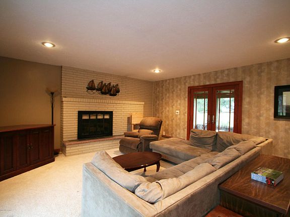 5th image of 333 Woodhaven Dr