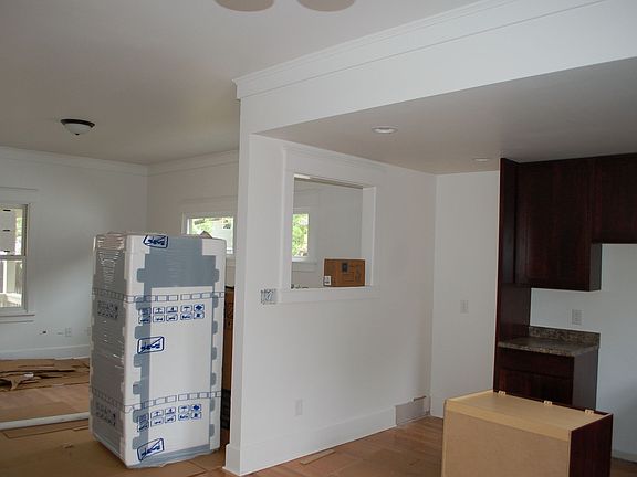 3rd image of 2015 E Saint Clair St