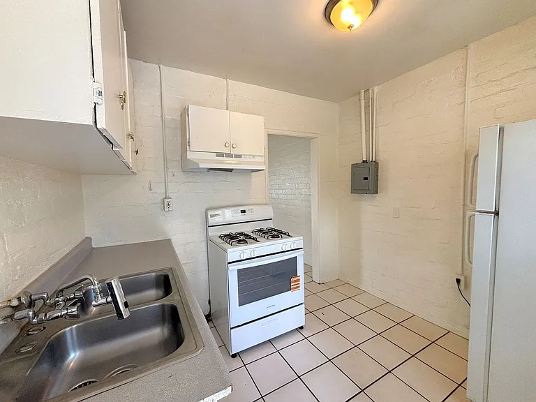 10th St. & Michigan Ave. Apartments — Photo 5
