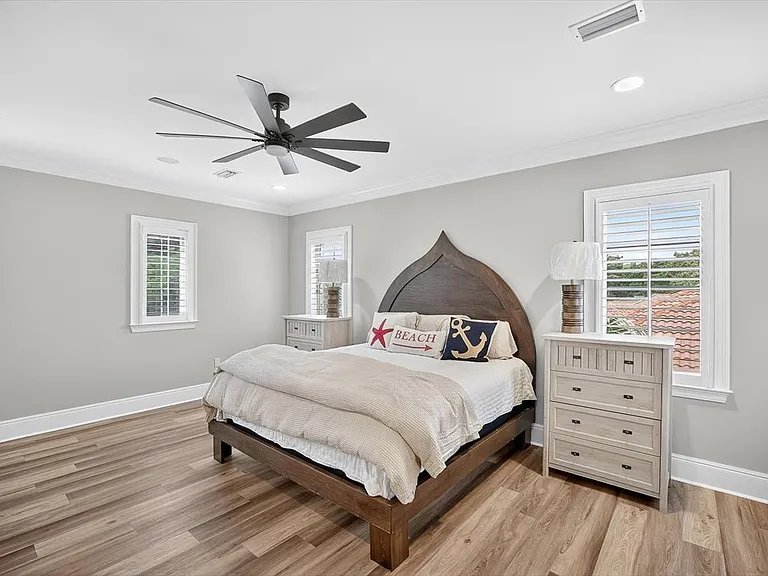 3161 Club Dr — Photo 24