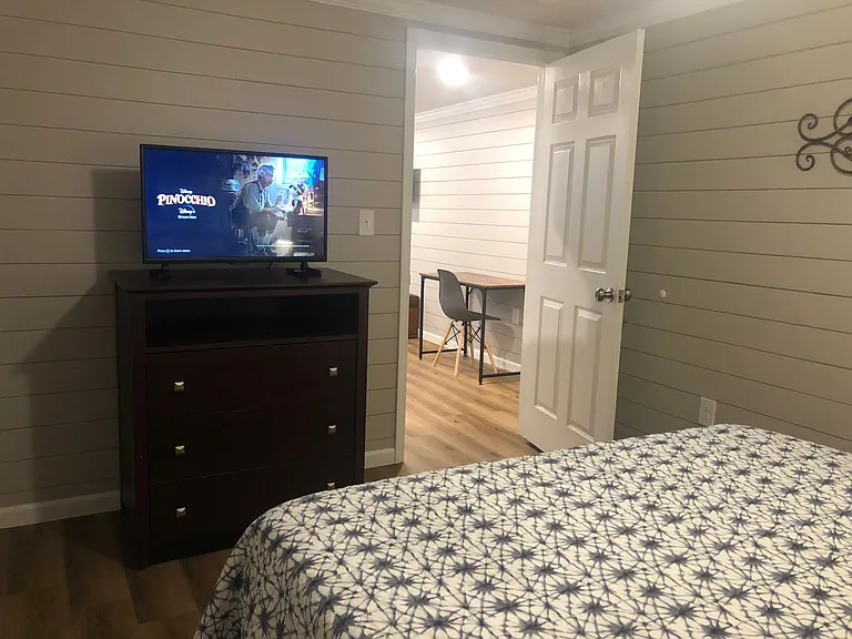 3 bed, 1.0 bath, 1000 sqft, $1,850 — Photo 31