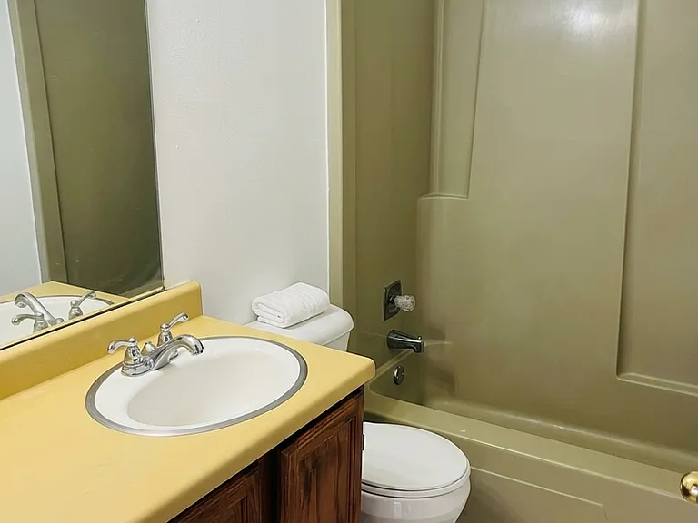 Oak Apartments in Kenosha — Photo 5