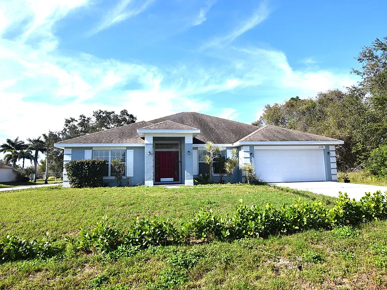 2198 SW Cameo Blvd — Photo 1