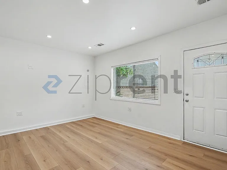 2039 Warren St — Photo 6