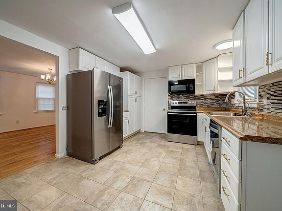 5th image of 5102 Claytonia Ct