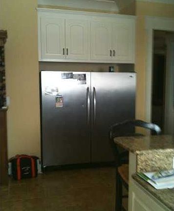 Double oven and gas cooktop - great for entertaining!