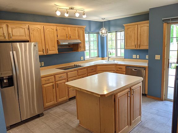 Large bright kitchen with new appliances