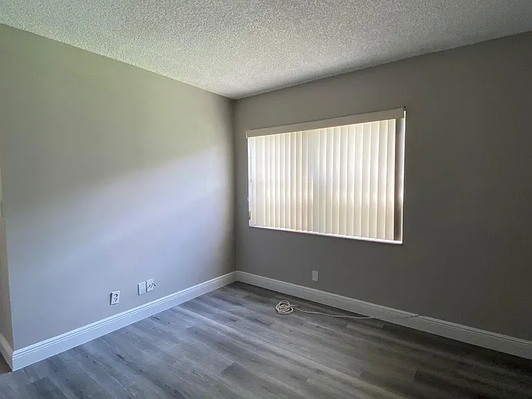 3225 N University Dr — Photo 12