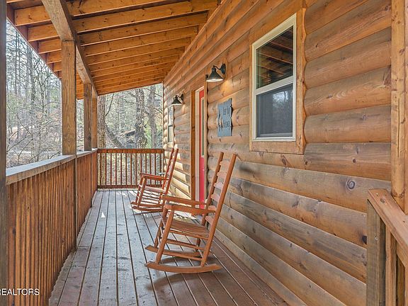 4th image of 640 Country Oaks Dr
