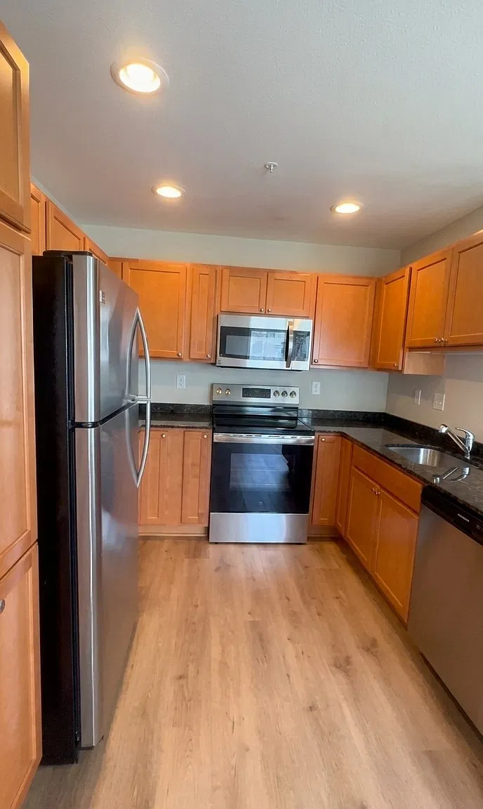 3 bed, 1545 sqft, $2,454 — Photo 2