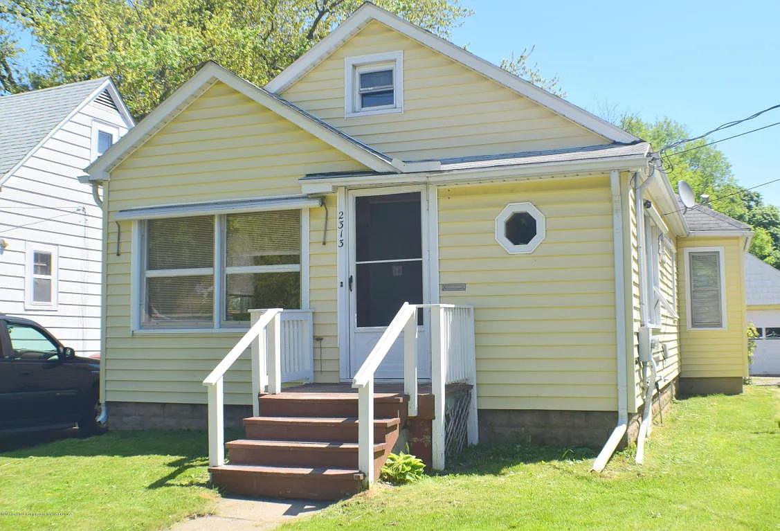 2313 Lyons Ave photo 1