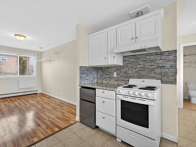 2420 Bennett Ave #1C — Photo 2