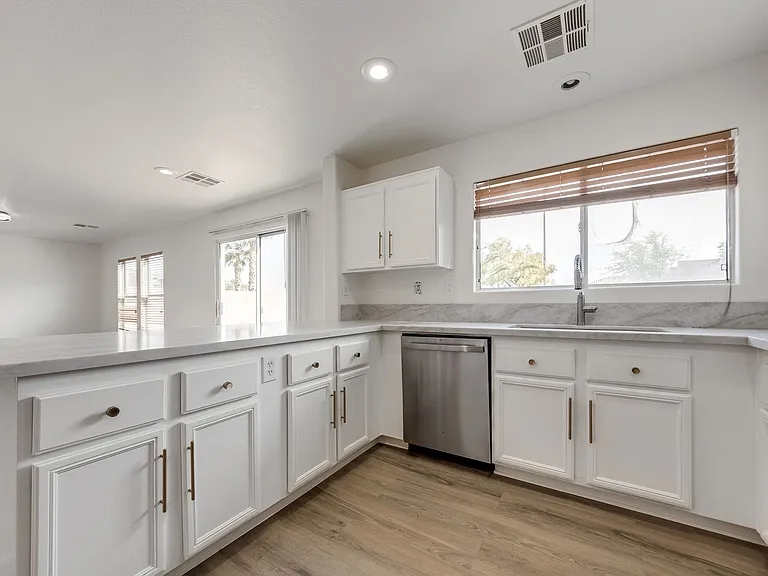 10429 Vinson Point Ave — Photo 17