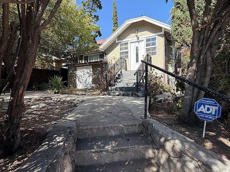 10102 Fernglen Ave — Photo 1