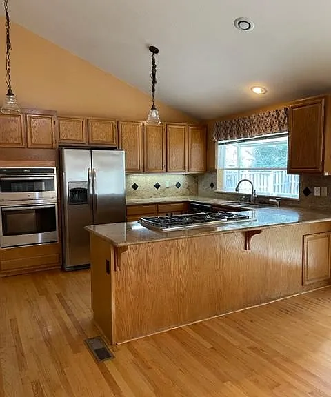 335 Live Oak Dr — Photo 8