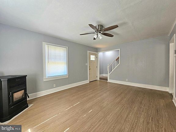 3rd image of 712 Ferndale Rd