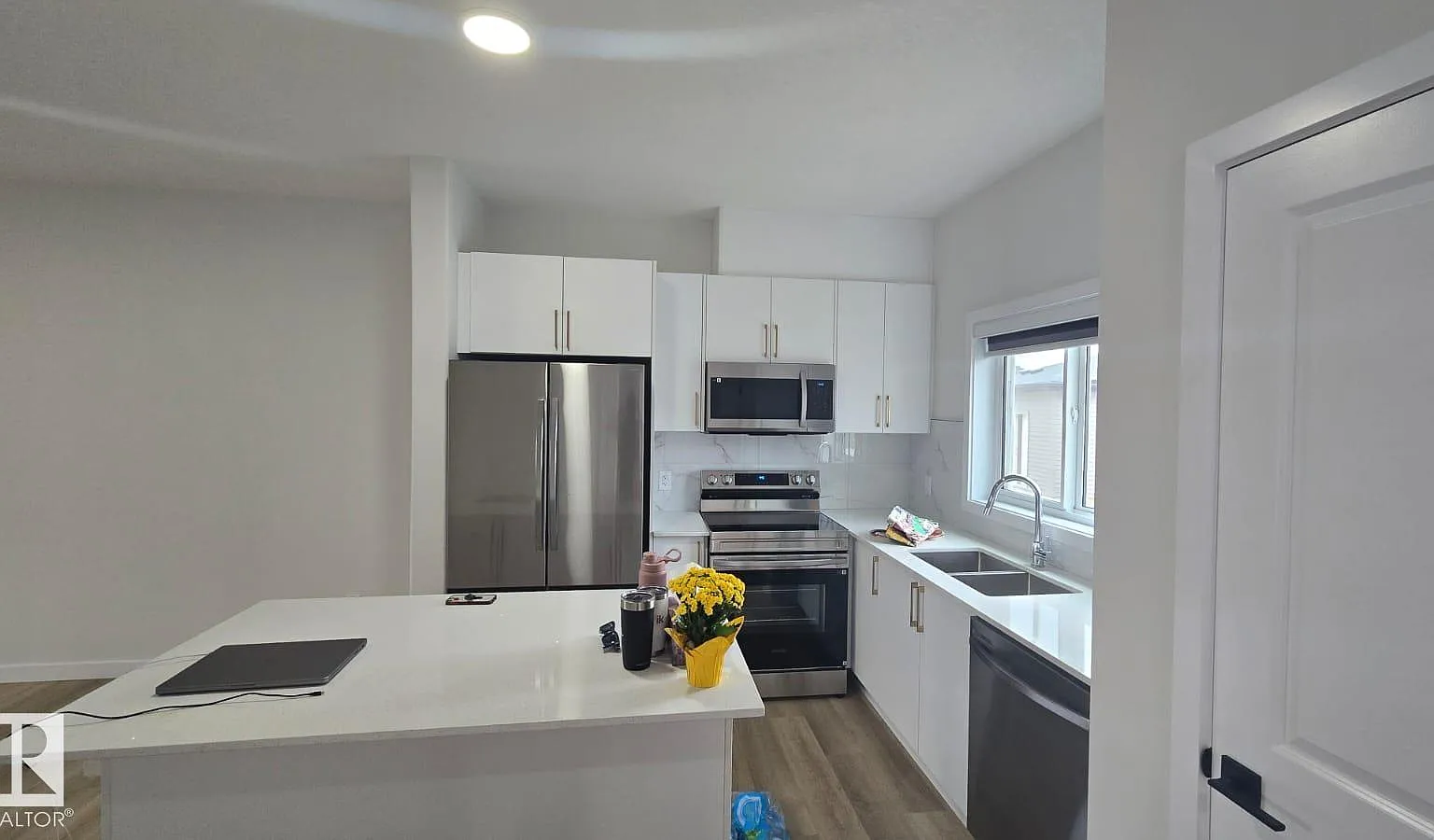 3 bed, 2.5 bath, 1473 sqft, $2,000 — Photo 3
