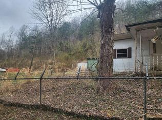 303 Harrison Br, Isom, KY 41824