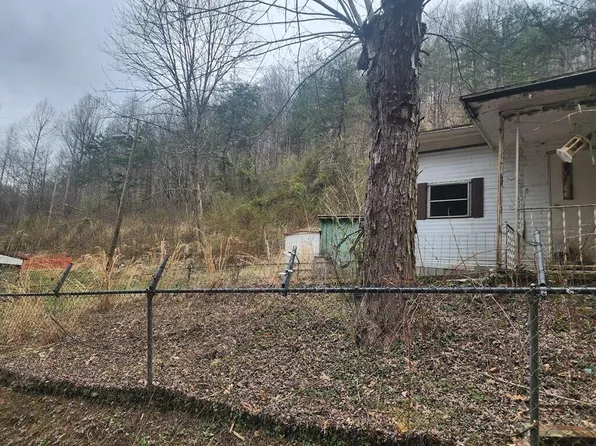 303 Harrison Br, Isom, KY 41824