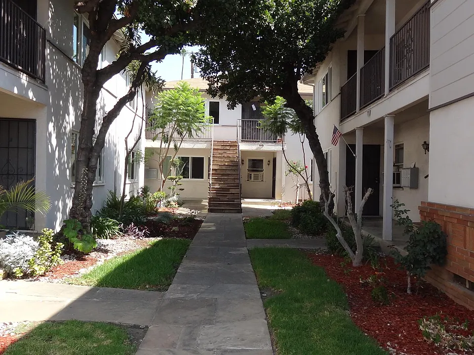 1712 Huntington Dr #A-D
