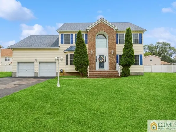 11 Linden St, Piscataway, NJ 08854