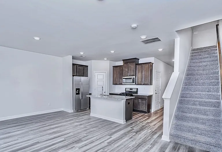 126 Telford Dr #1 — Photo 2