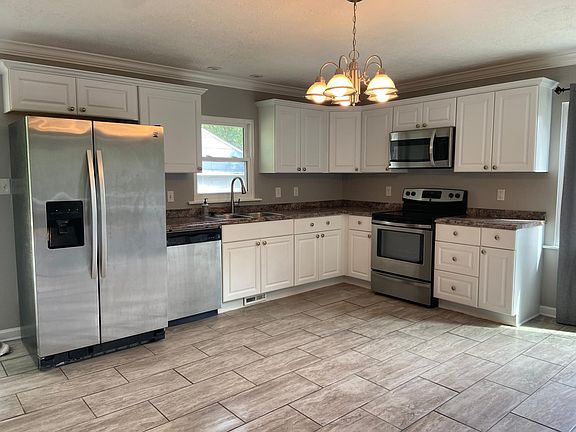 5th image of 2110 N Park Blvd