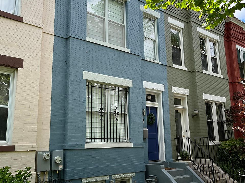 Front facade and yard, no yardwork!