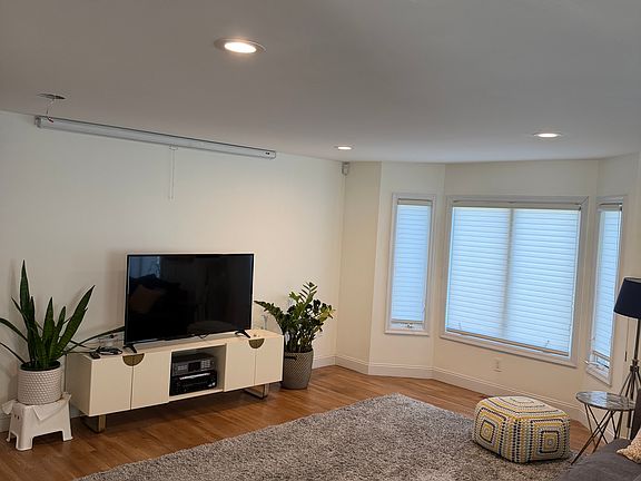 4th image of 452 Westminster Pl #A