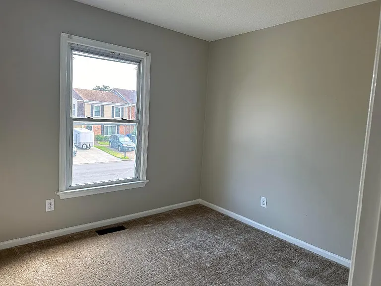 4054 Thomas Jefferson Dr — Photo 8