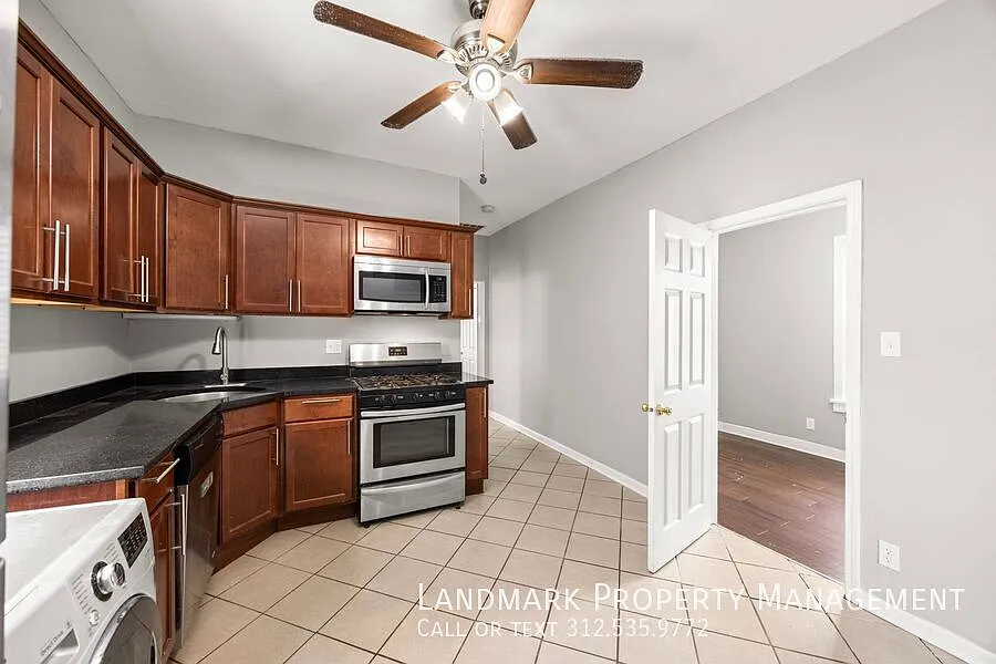 2947 N Avers Ave Unit 2 — Photo 3