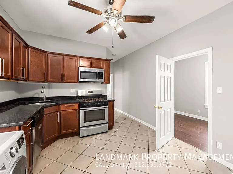 2947 N Avers Ave #2 — Photo 3