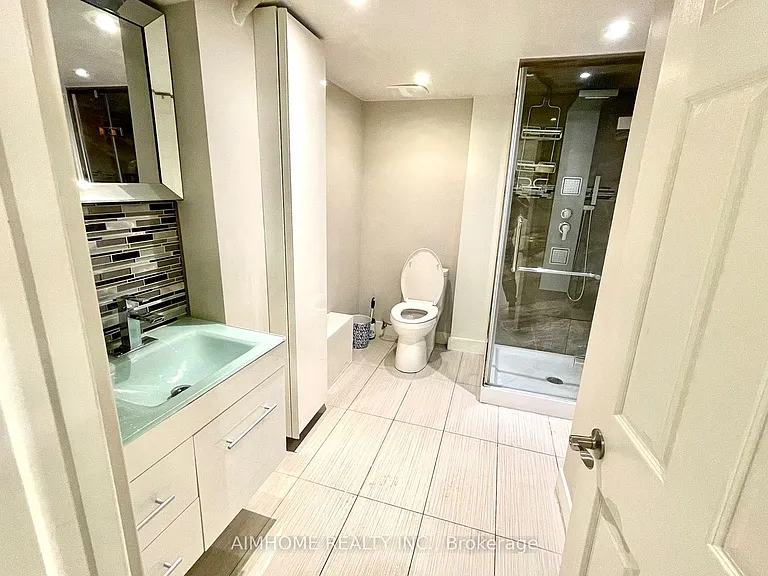 4090 Woodington Dr #LOWER — Photo 3