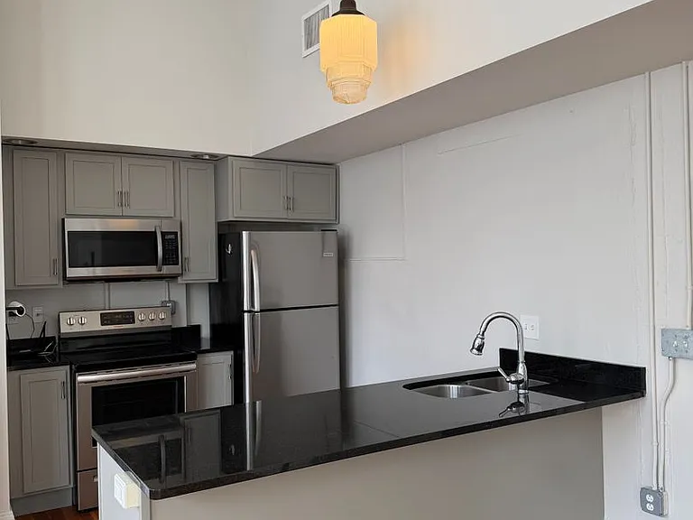 442 Main St — Photo 1