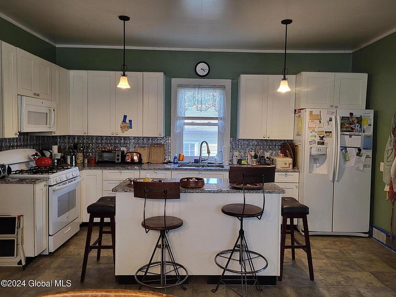 5th image of 126 Washington Avenue