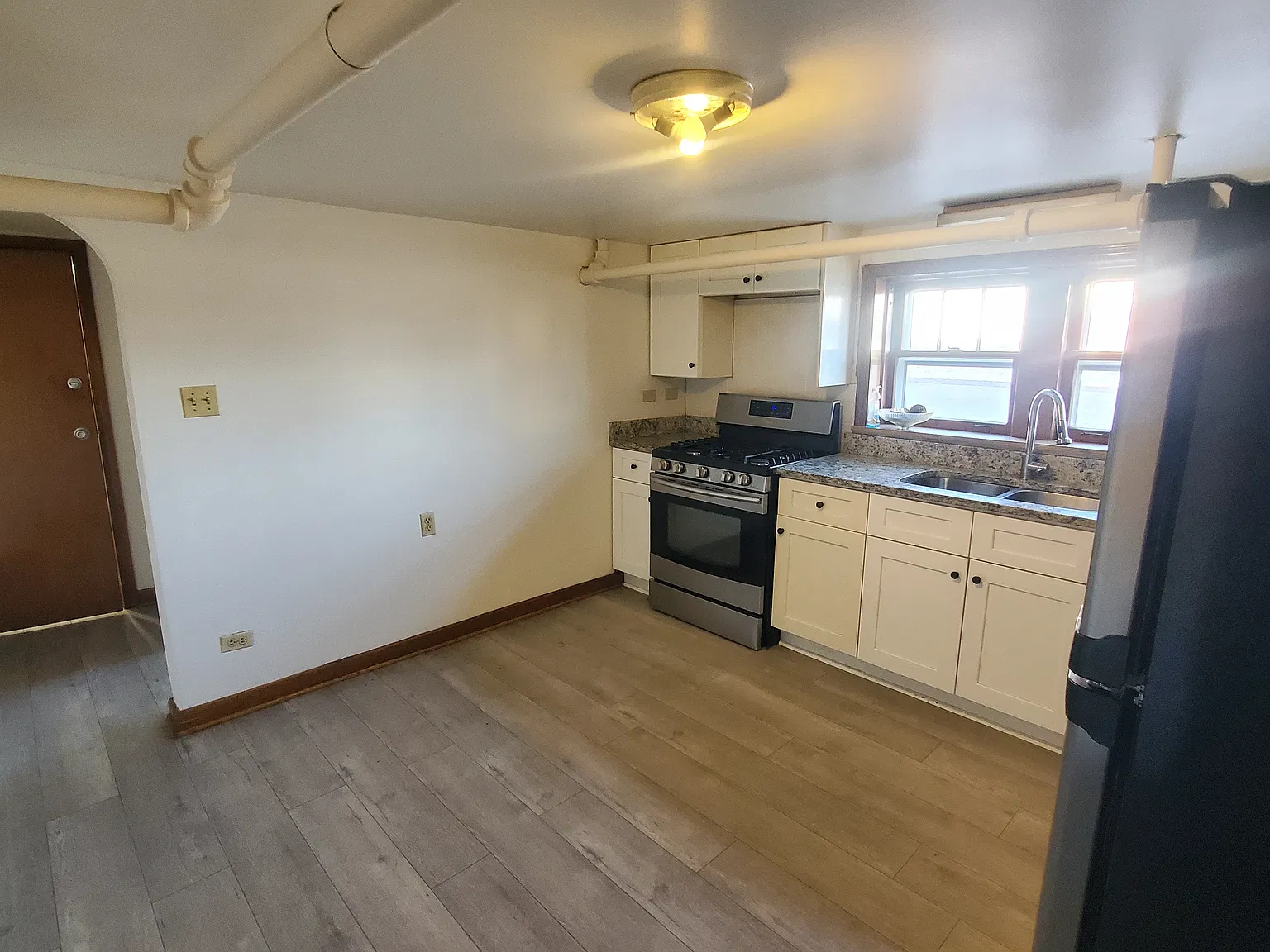 1600 S 51st Ave — Photo 3