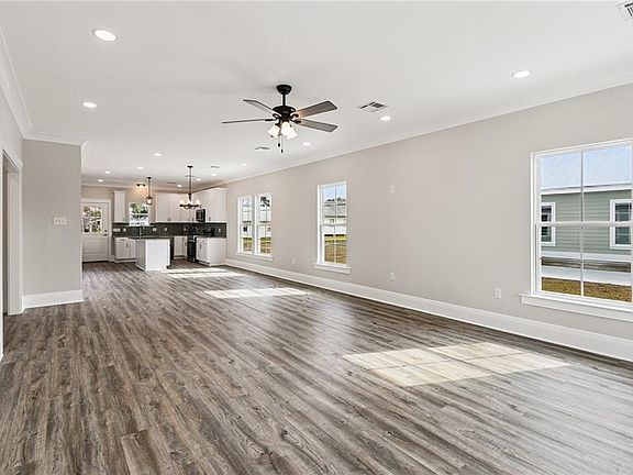 3rd image of 131 Antoine Ln