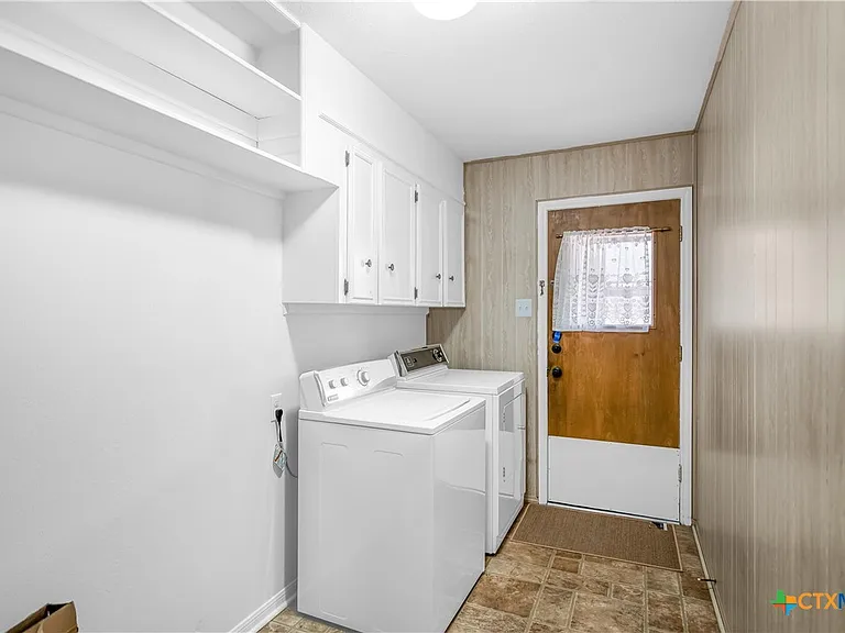 608 Rosewood Dr — Photo 12