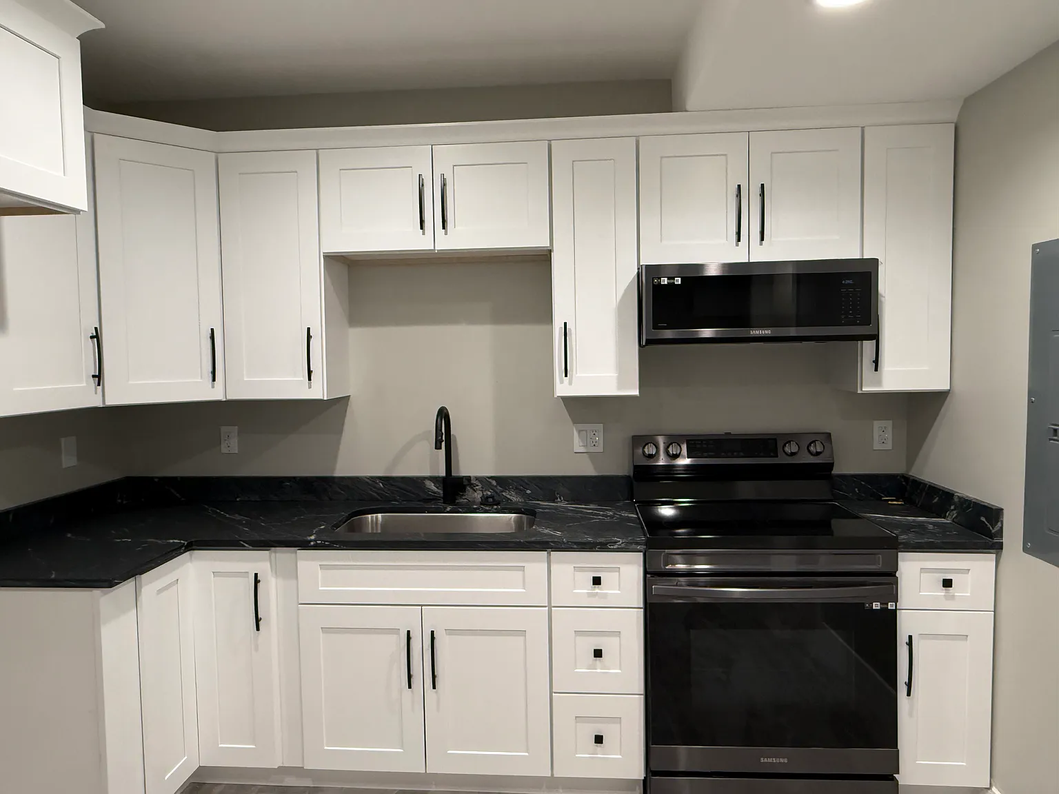 1328 W Marwood Park Ln — Photo 3