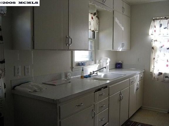 5th image of 627 N Van Buren Ave
