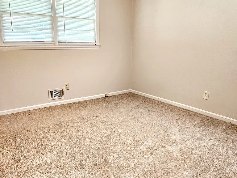 1482 Wesley Dr — Photo 16