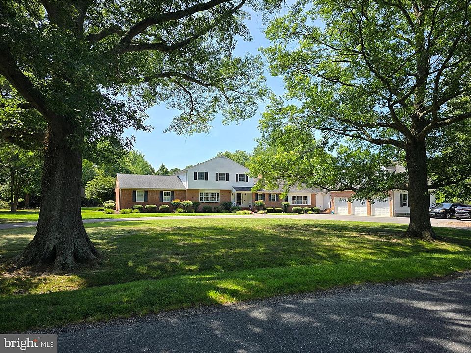 1st image of 28091 Oaklands Cir