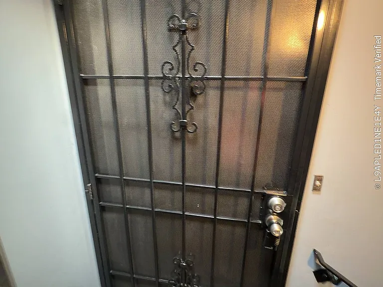 735 N Sycamore Ave #18 — Photo 12