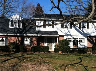 904 Parkway Rd, Allentown, PA 18104