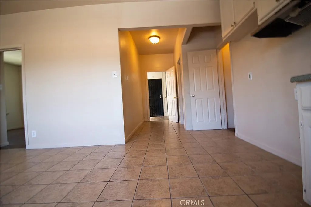2 bed, 1000 sqft, $2,100 — Photo 2