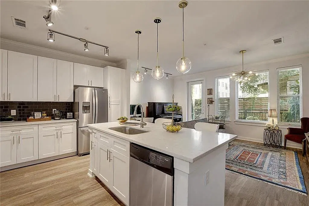 1 bed, 887 sqft, $2,200 — Photo 1
