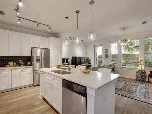 1900 Barton Springs Rd, Austin, TX