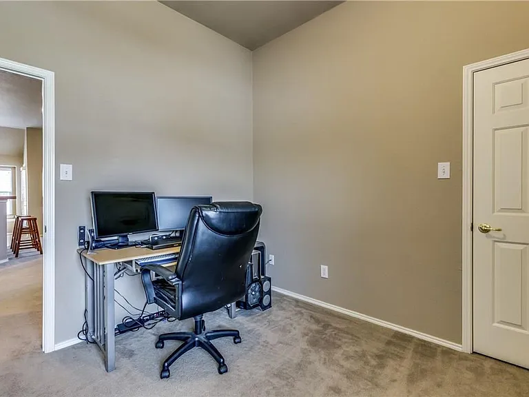 5913 Dustin Trl — Photo 13